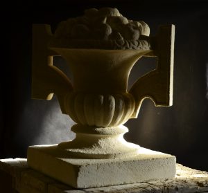 Taille-de-pierre-Sculpture-vase-en-pierre
