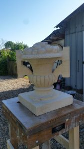 Vase-en-pierre-et-sculpture